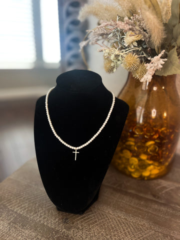 Gold pearl necklace
